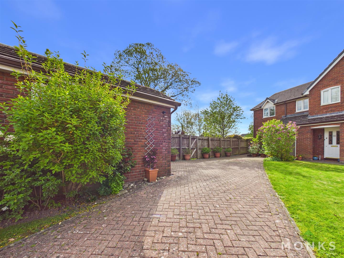 12 Border Close, Oswestry, SY11 2TT For Sale